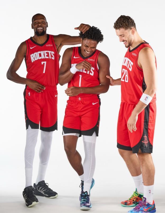 乐鱼-执着于三分？火箭变阵酿苦果！31岁明星中锋遭雪藏，乌度卡用错人