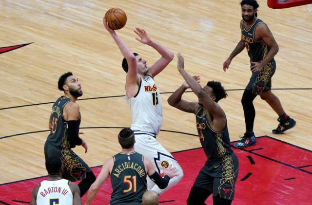 乐鱼app-约基奇两大特质与邓肯相似 马龙：他就是当代石佛