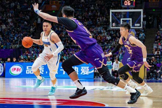 乐鱼-CBA焦点战北京北汽战胜北京控股 “京城德比”延续“主队不胜”定律